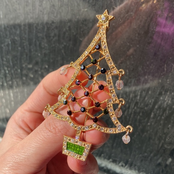 Vintage Avon 2005 collectible gold tone metal Christmas tree pin - Picture 9 of 11